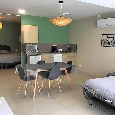 Domaine Du Beron - Chateau Et Otel 3*